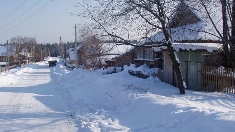 Даринка стояла біля тата і плакала. – Тату, мама нас із собою брати не хоче! Ну, чому ми не їдемо з вами? – Рито, ну ти чого? Чому ти їх не хочеш брати? – запитав він дружину. – Сашко, ми їдемо вдвох, і крапка. Дітей ми брати не будемо! Я все сказала. Через годину Рита стояла біля машини і тільки й повторювала: – Боже! Дякую тобі, що не дав відбутися цьому