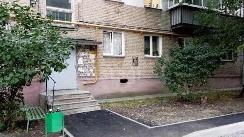 У Марти з Михайлом було весілля. Вони одягли один одному обручки і стали чоловіком та дружиною. Після того Марта вирішила піти в парк пофотографуватися. – Давайте я вас на каруселі сфотографую, – сказав фотограф. Михайло допоміг Марті сісти, і сів сам. Подруга нареченої Ірина стояла поряд. Карусель закрутилася. Марта й Михайло тяглися один до одного руками. Фотограф клацав фотоапаратом. – Мамо, дивись, наречена на білому коні, як у казці! – раптом вигукнула поруч маленька дівчинка. Ірина глянула на Марту й застигла від несподіваної здогадки