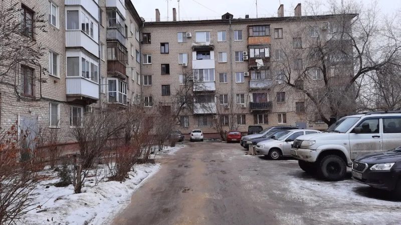 Яна чекала брата біля під’їзду в машині. – Ну що, поїхали? – сказав Олексій, сівши в авто. Сестра рушила з місця. – Як думаєш, навіщо тітка Жанна нас покликала? – Запитав Олексій сестру. – Це так на неї не схоже. – Поняття не маю, – відповіла Яна. Через пів години вони вже були біля будинку тітки. – Щось я хвилююся! – зітхнула Яна, припаркувавши авто. – Ну, пішли. Зараз все і дізнаємося, – сказав Олексій, виходячи з машини. Але Яна навіть уявити  не могла, навіщо тітка Жанна запросила їх до себе