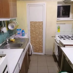 Соня приготувала сніданок, і гукнула чоловіка до столу. Олег прийшов на кухню, сів за стіл, і взявся уплітати омлет. – Коханий, я цієї суботи йду! – раптом сказала дружина. – Куди це? – чоловік підвів очі на Соню. – Зустрітися з подругами, – якось підозріло додала жінка. – З якими подругами? – хмикнув він. – У тебе ж в цьому місті нікого нема! – Так, після переїзду у мене тут нікого не було. Але зараз з’явилося декілька подруг, – пояснила Соня. – Цікаво, і що це за подруги? – поцікавився чоловік, але Олег навіть уявити не міг, що задумала його дружина